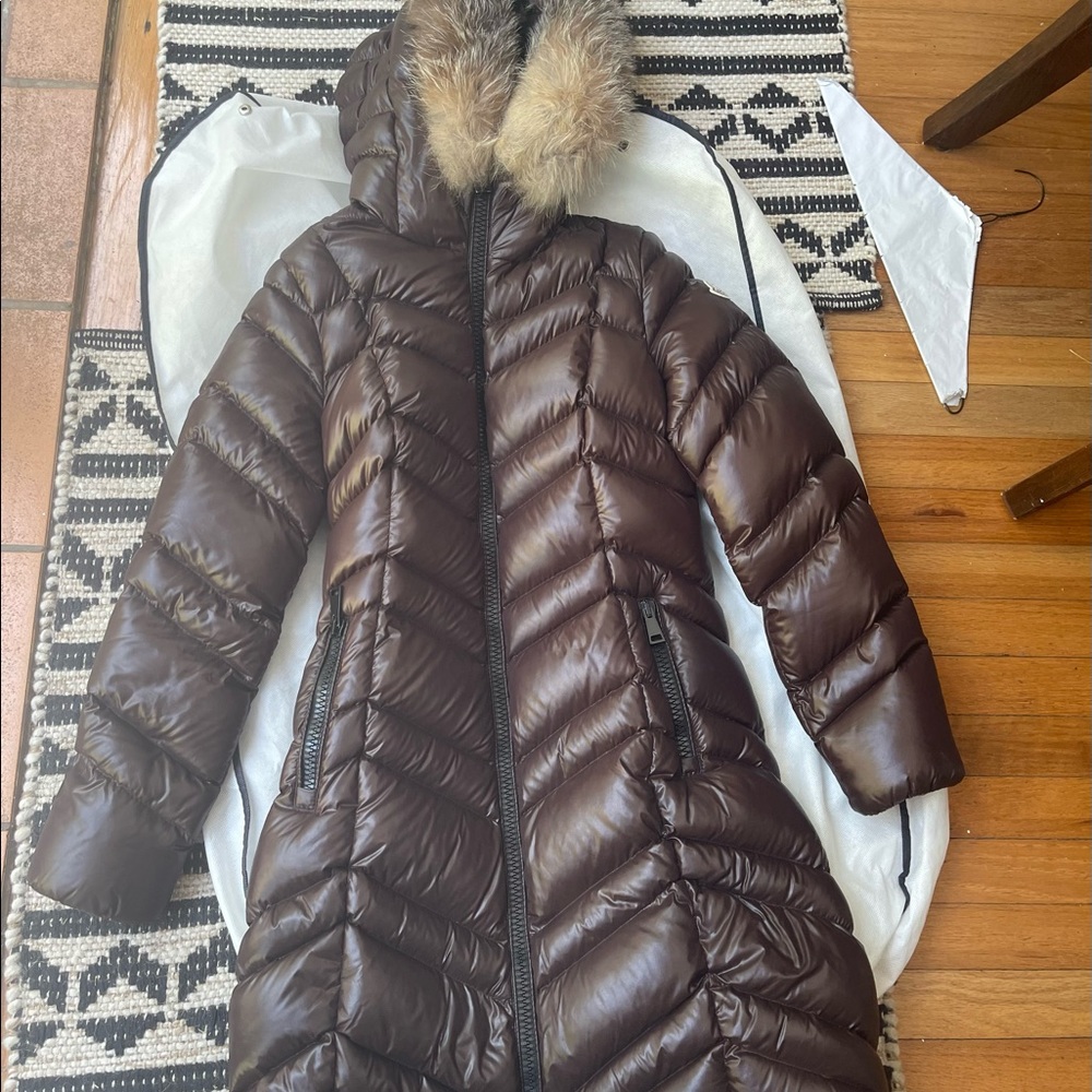 Like new moncler albizia puffer jacket with fur hat